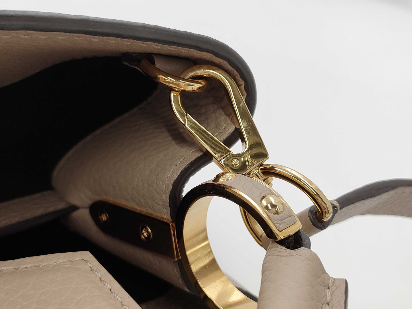LOUIS VUITTON Taurillon Leather Capucines BB M94634 Accessories: Box, Dust Bag, Shoulder Strap Handbag