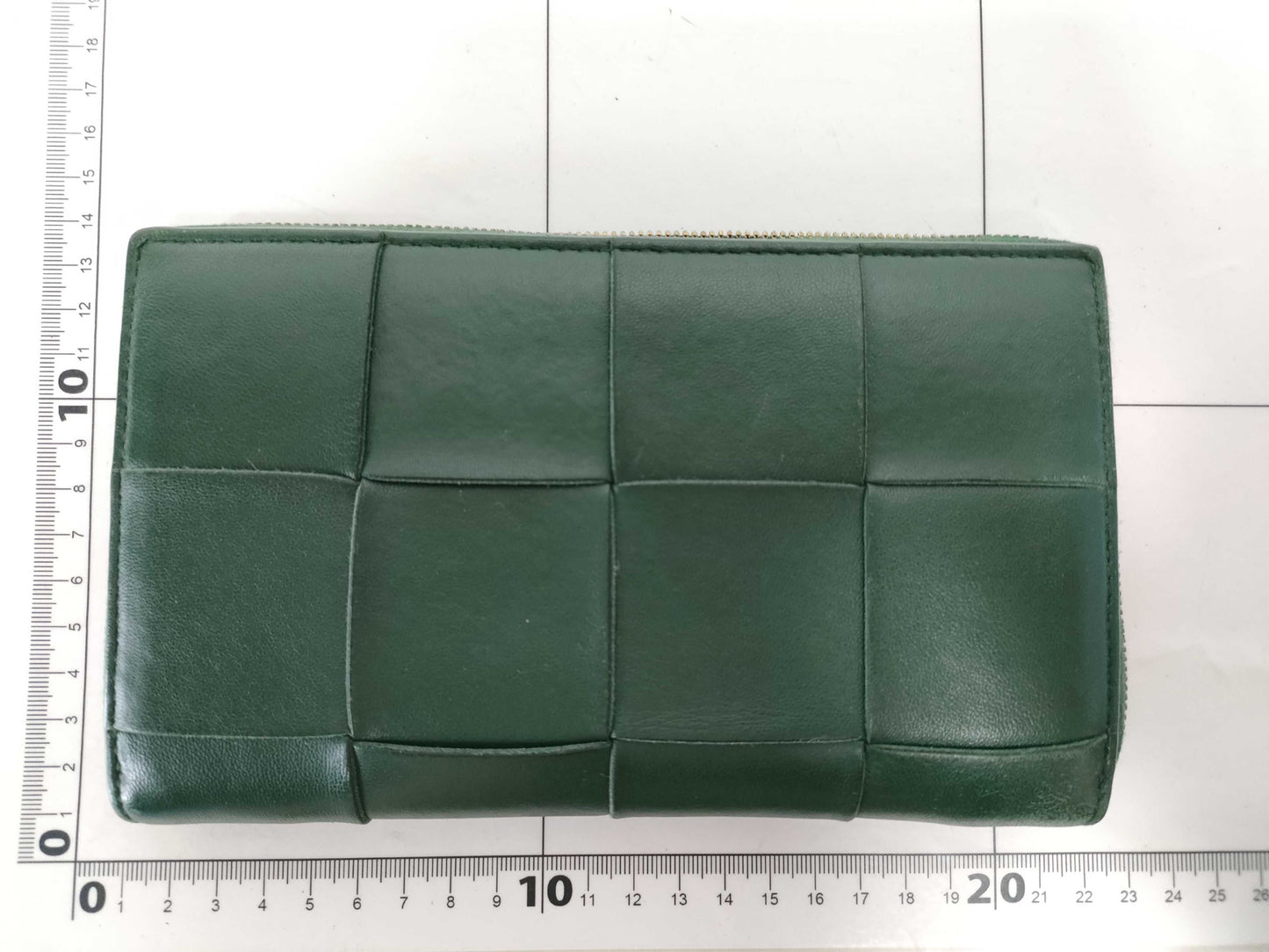 BOTTEGA VENETA Intrecciato Bottega Maxi Intrecciato Round Zip Long Wallet in Green Leather. Accessories: Box and Dust Bag.