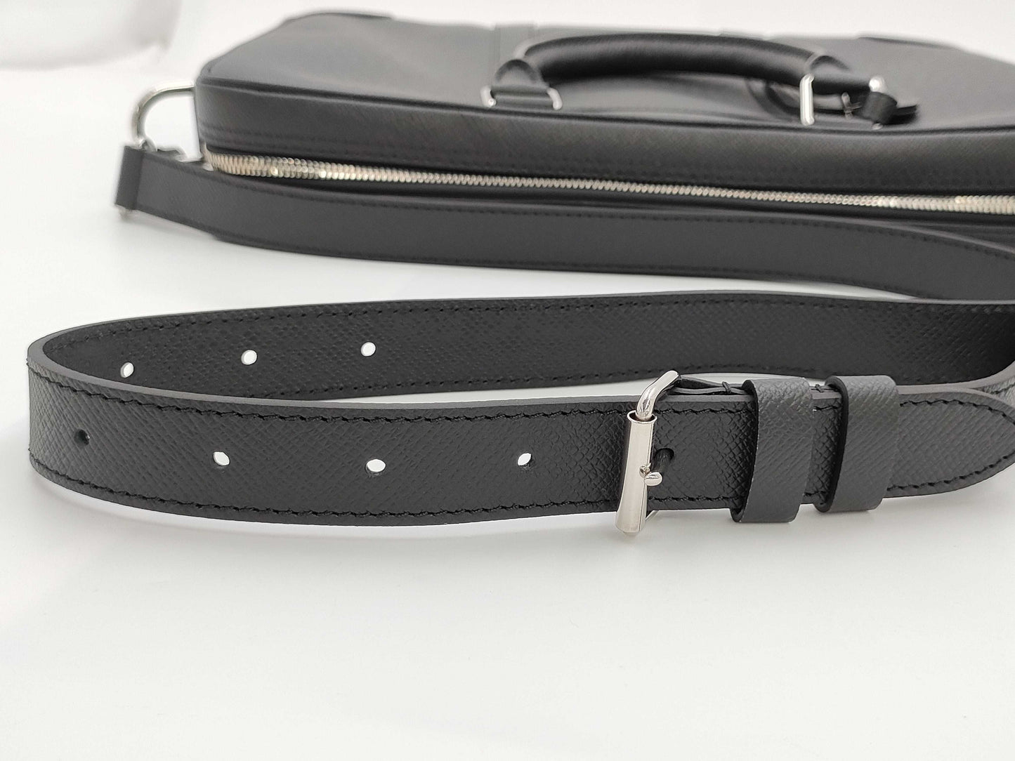 LOUIS VUITTON Taiga Porte-Document Voyage Noir M30925 Accessories: Box/Dust bag Business bag