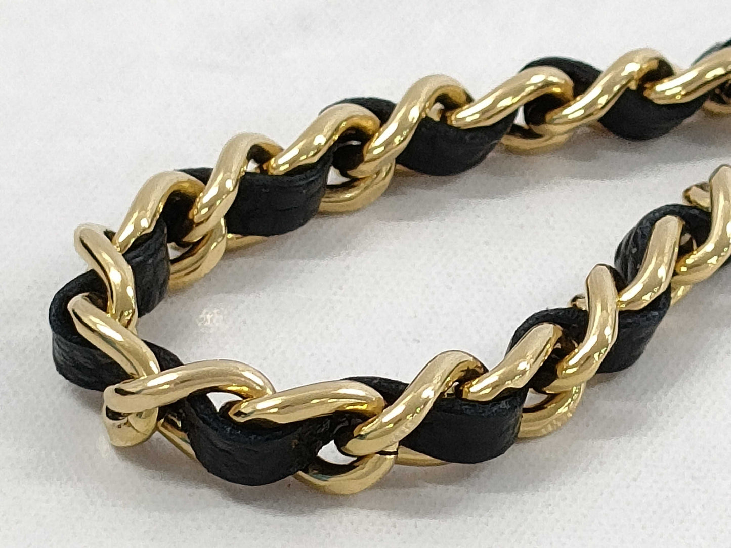 CHANEL Caviar Leather Chain Wallet in Black with Gold Hardware, KHGAAENK Random Plate, Authentic Store Purchase Receipt Included. Shoulder Bag