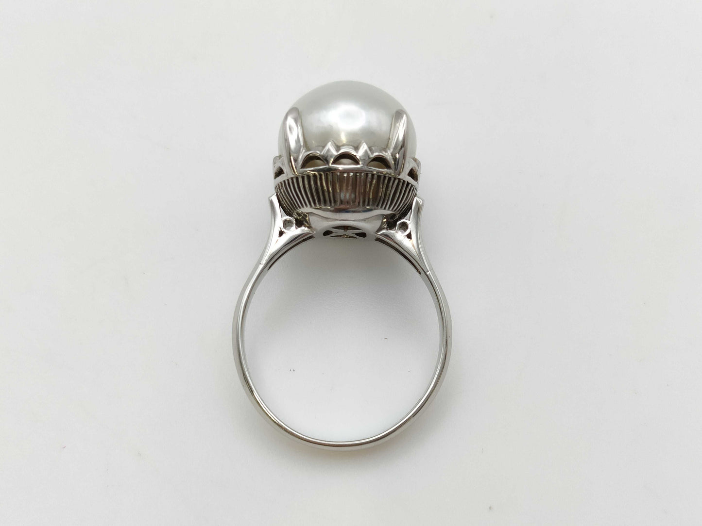 Semi-round pearl, diameter approximately 12.3mm, PM850, 7.4g, ring