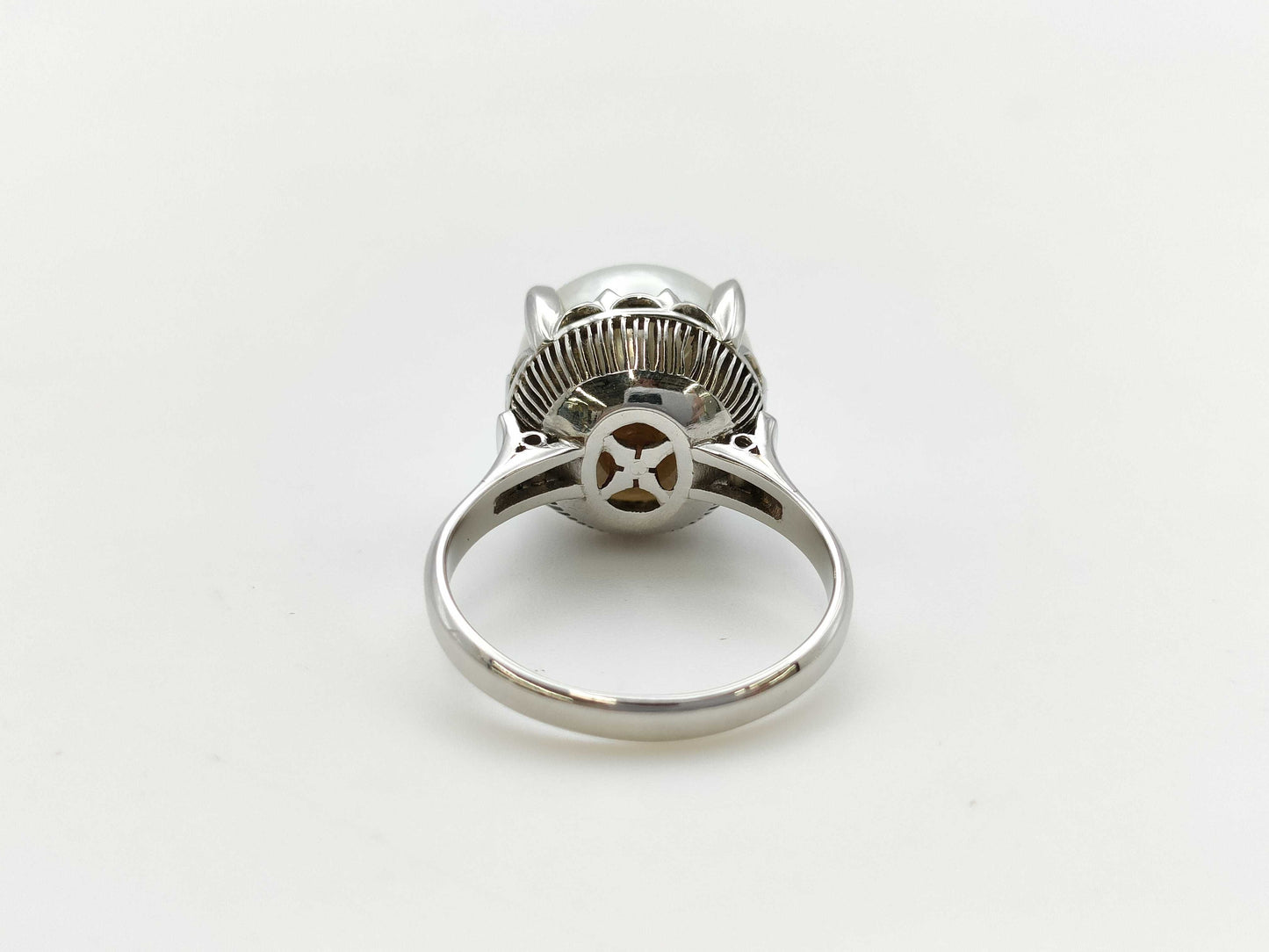 Semi-round pearl, diameter approximately 12.3mm, PM850, 7.4g, ring