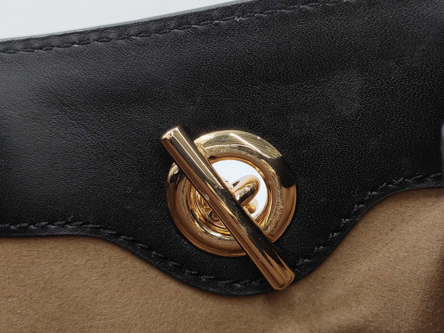 GUCCI GG Supreme Chain Shoulder Bag with Locking Hardware