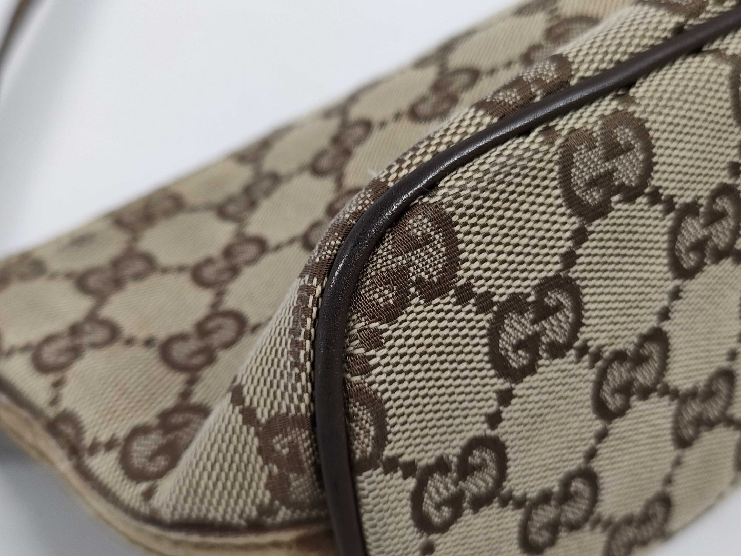 GUCCI Canvas Pouch with Broken Zipper Pull
