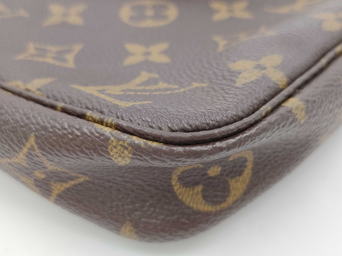 LOUIS VUITTON Monogram Louis Vuitton Pochette Accessoires Handbag