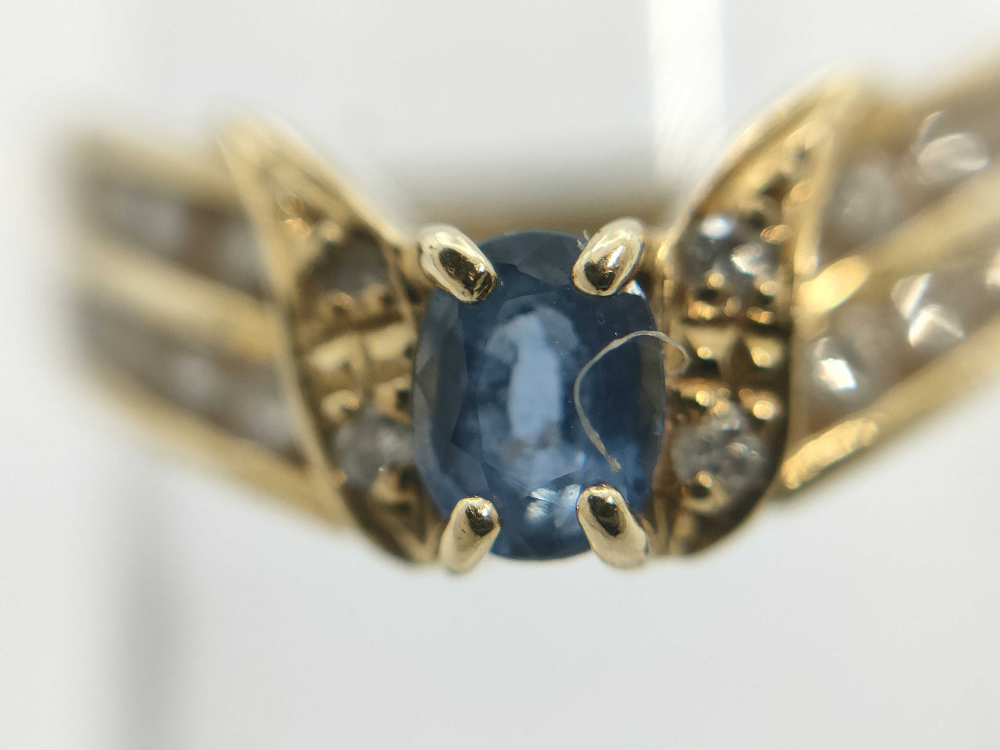 Sapphire and Diamond 18K 2.9g Ring