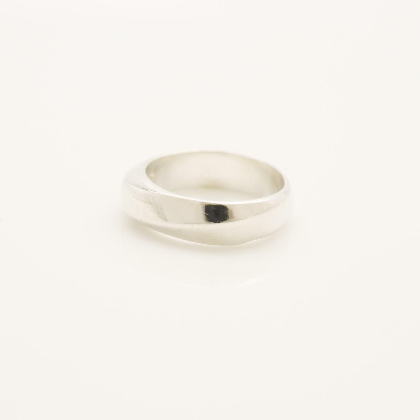 Tiffany & Co. Knife Edge Ring, 925 Sterling Silver, Weight: 4.21g