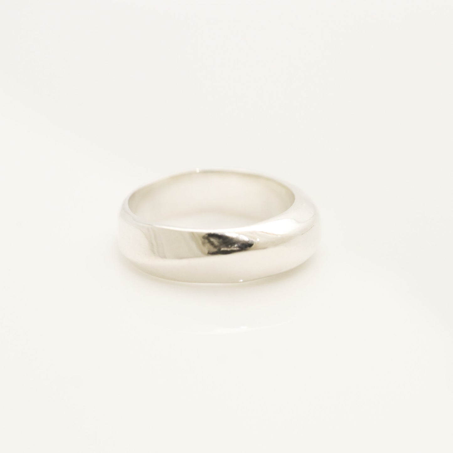Tiffany & Co. Knife Edge Ring, 925 Sterling Silver, Weight: 4.21g
