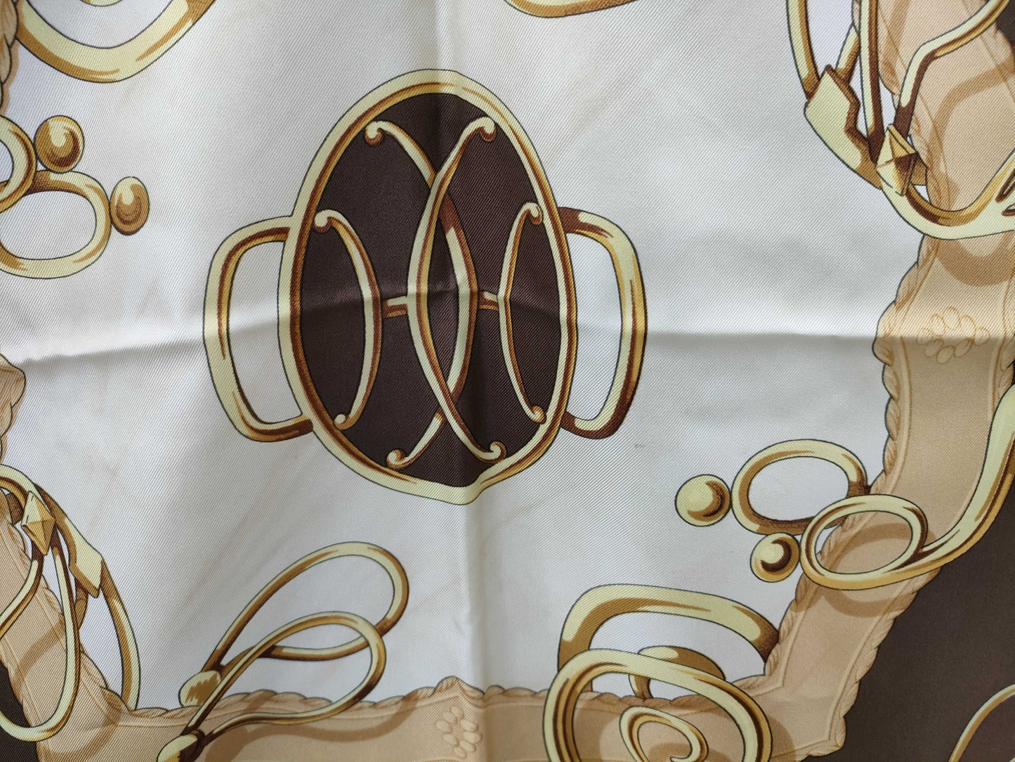 HERMES Carré 90 Lift Profile Scarf