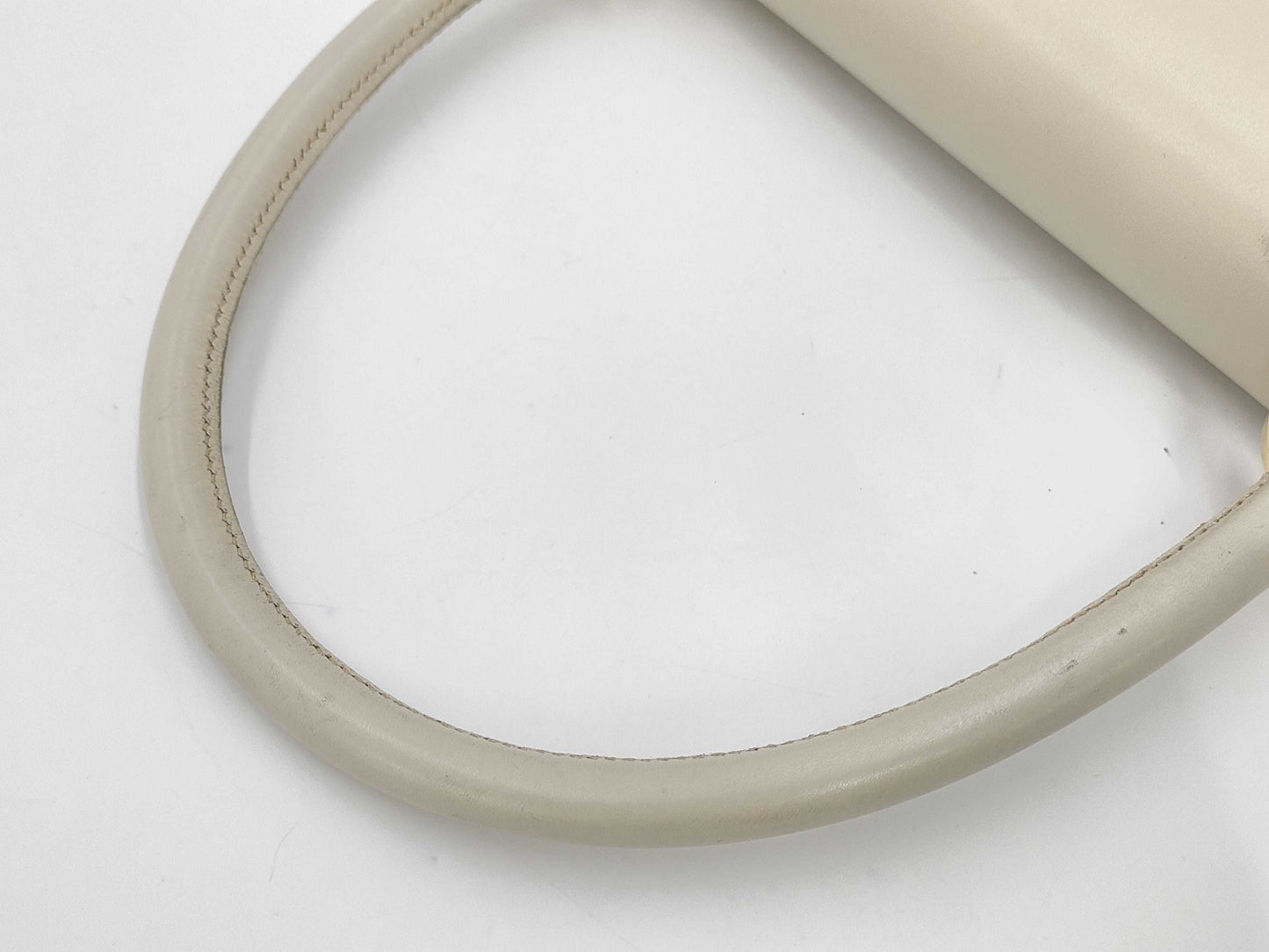 HERMES Ringdo Leather Off-White Handbag