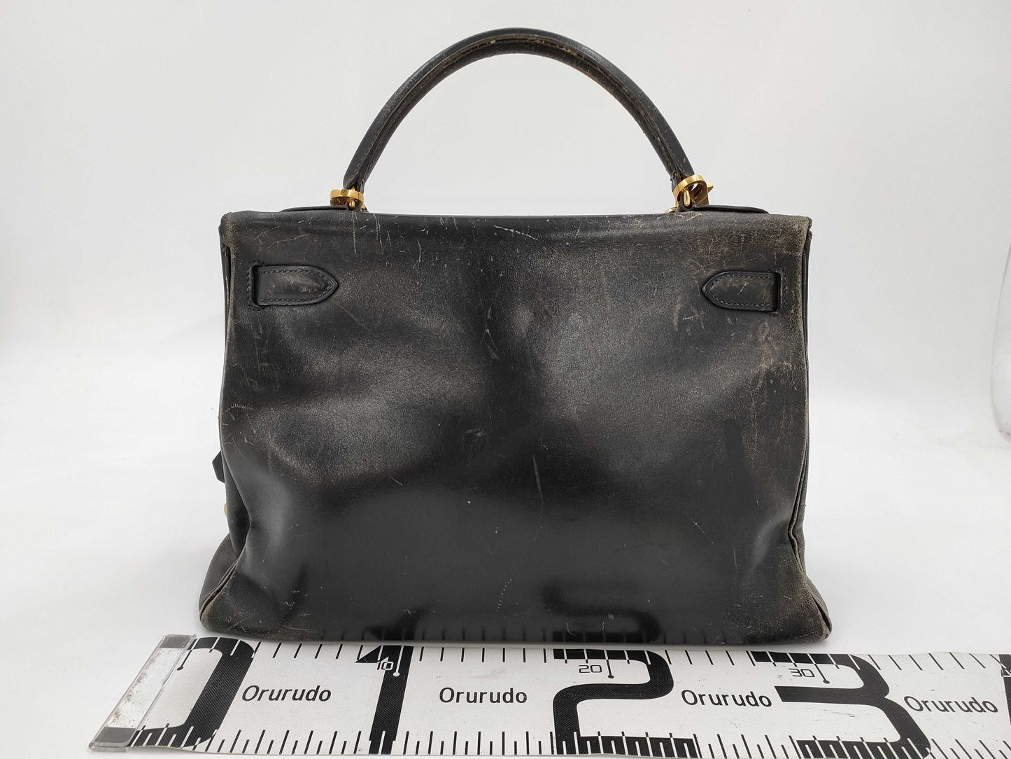 HERMES Kelly 32 Handbag with Inner Stitching, Double Engraved Box Calf Leather, and Gold Hardware