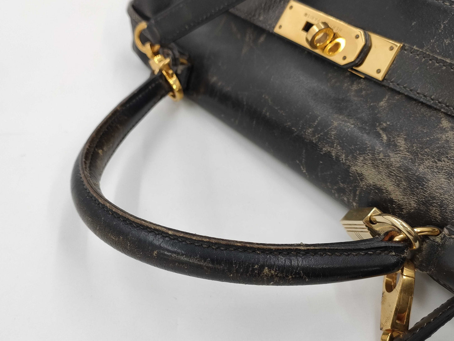 HERMES Kelly 32 Handbag with Inner Stitching, Double Engraved Box Calf Leather, and Gold Hardware