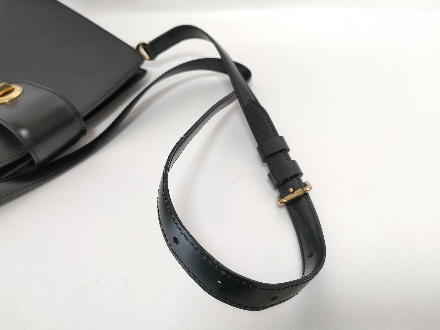 LOUIS VUITTON Epi LV Epi Capuchin Shoulder Bag