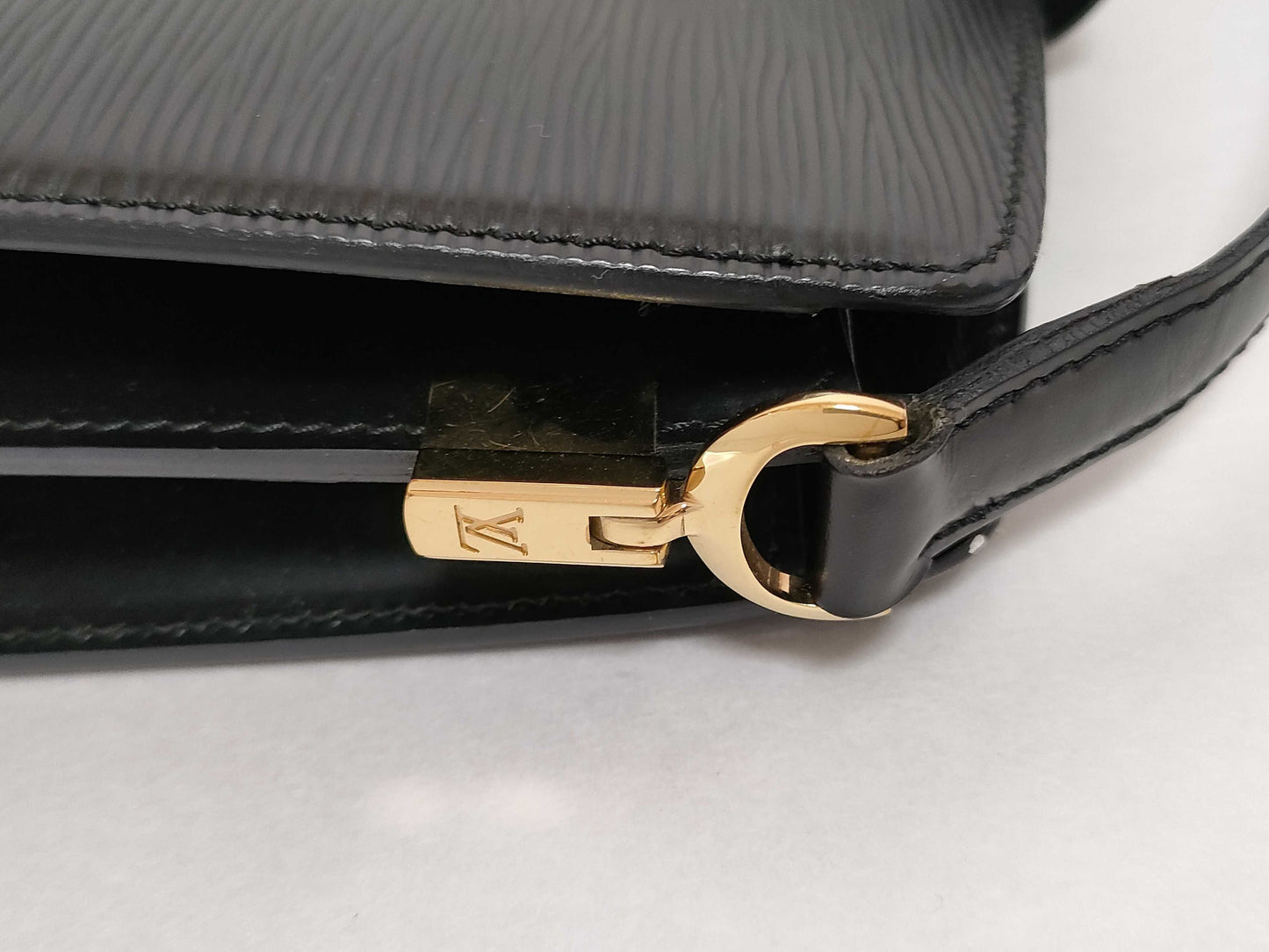 LOUIS VUITTON Epi LV Epi Capuchin Shoulder Bag