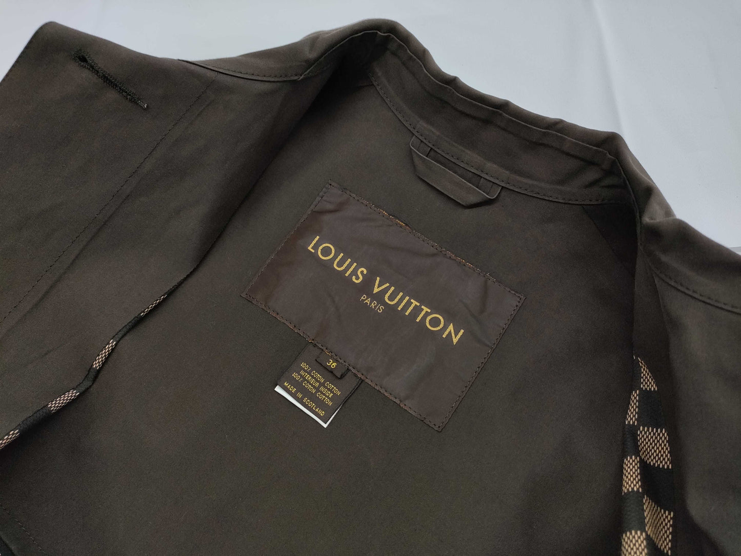 LOUIS VUITTON Damier-lined trench coat for women, size 36, includes garment hanger.