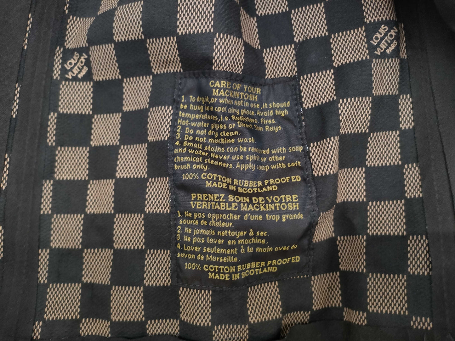 LOUIS VUITTON Damier-lined trench coat for women, size 36, includes garment hanger.