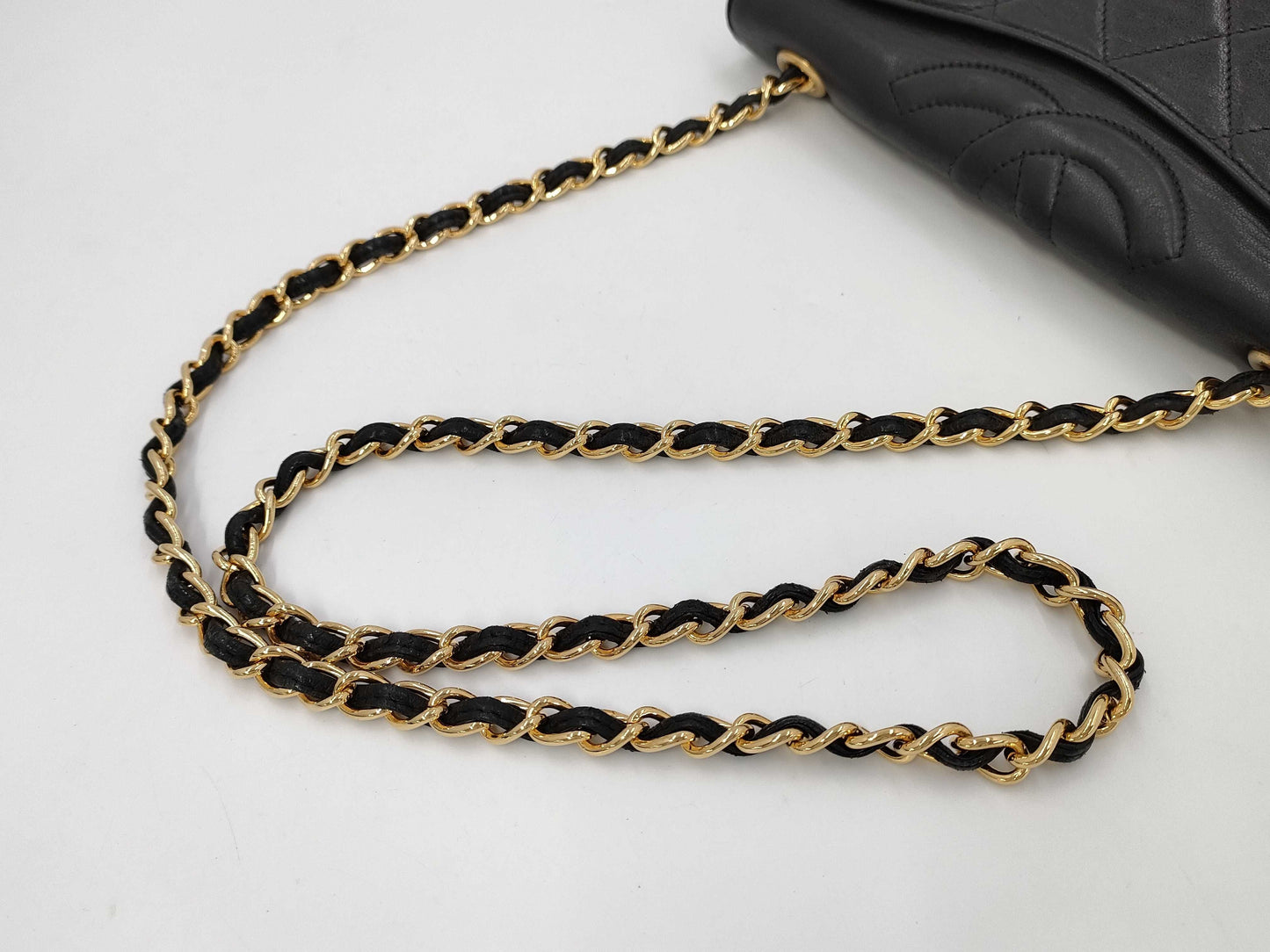 CHANEL CHANEL Matelasse Lambskin Chain Shoulder Bag in Black