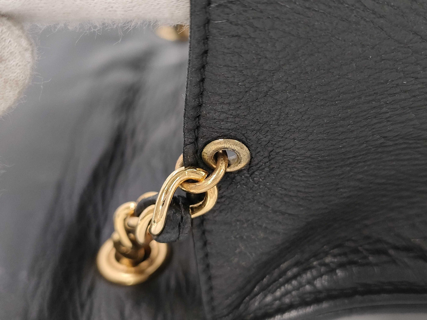 CHANEL CHANEL Matelasse Lambskin Chain Shoulder Bag in Black