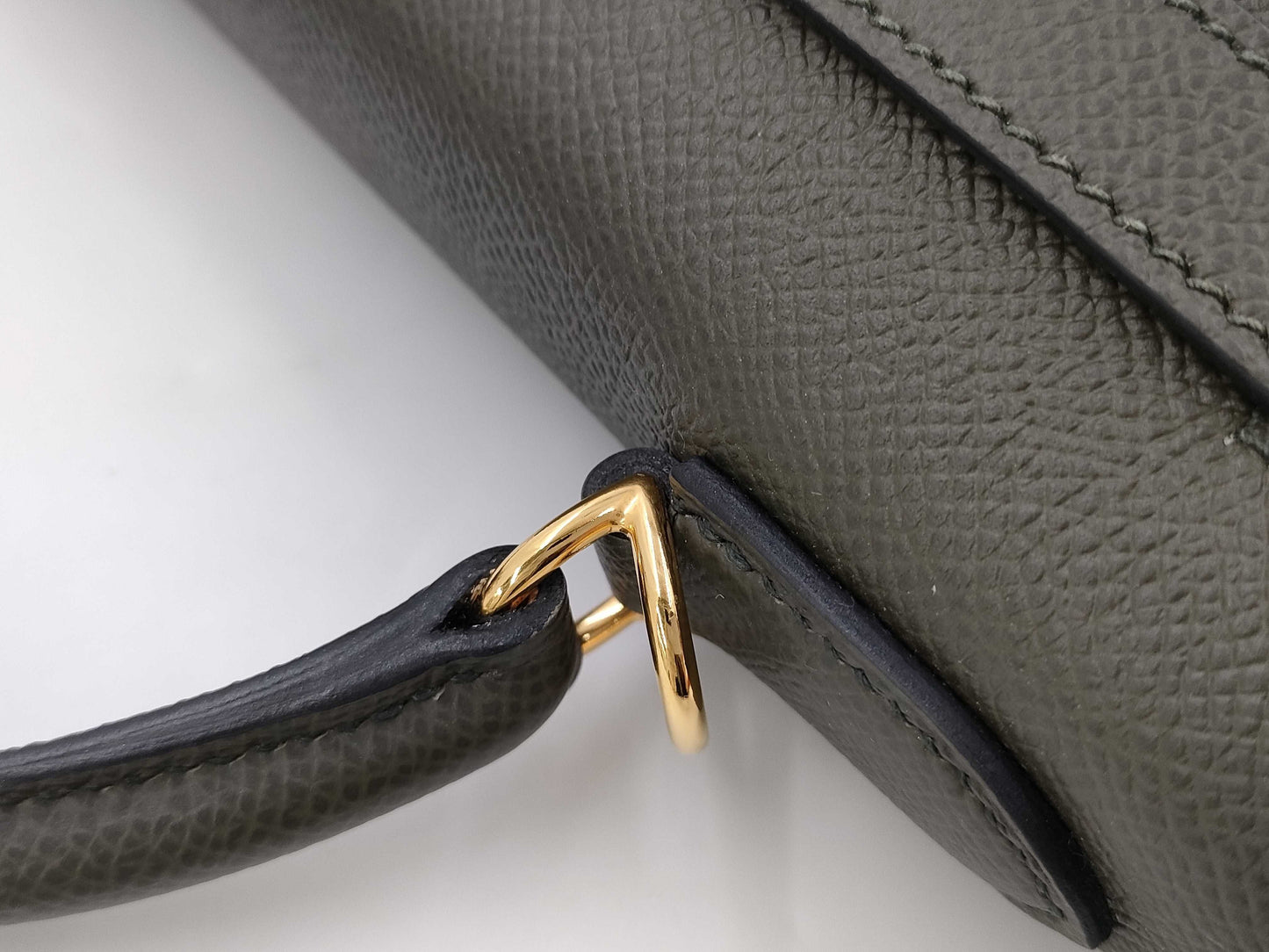 HERMES Kelly 28 Serie Handbag in Epsom Leather, Dark Green with Gold Hardware and Z Stamp