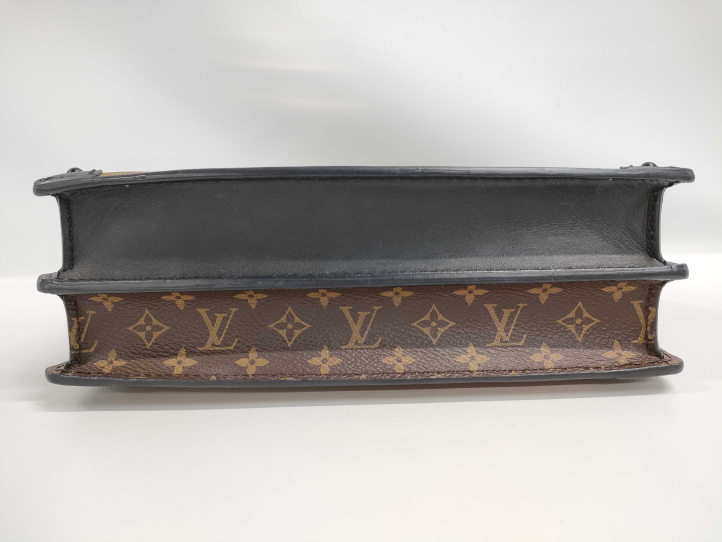 LOUIS VUITTON Chain Shoulder Bag