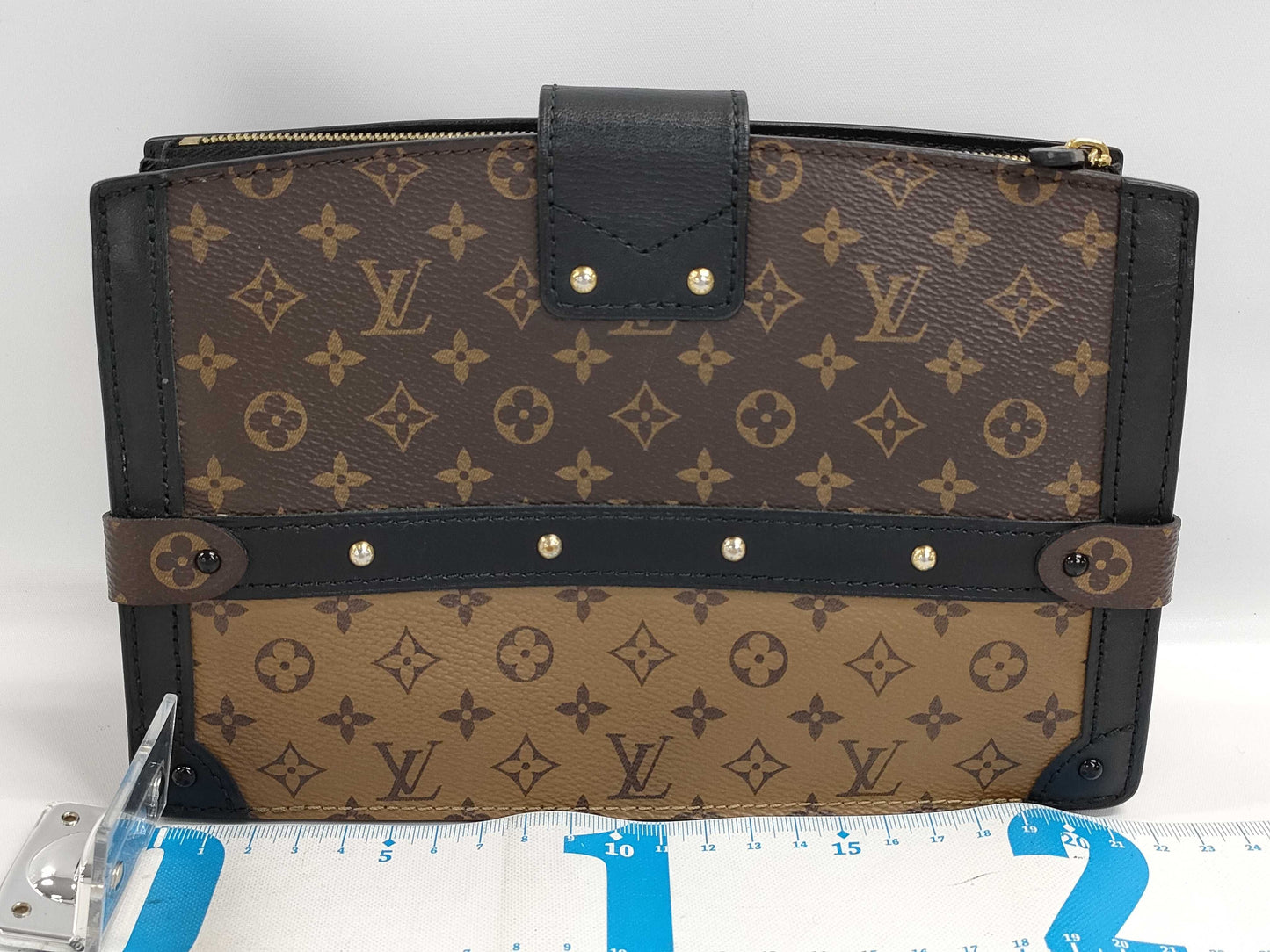 LOUIS VUITTON Chain Shoulder Bag