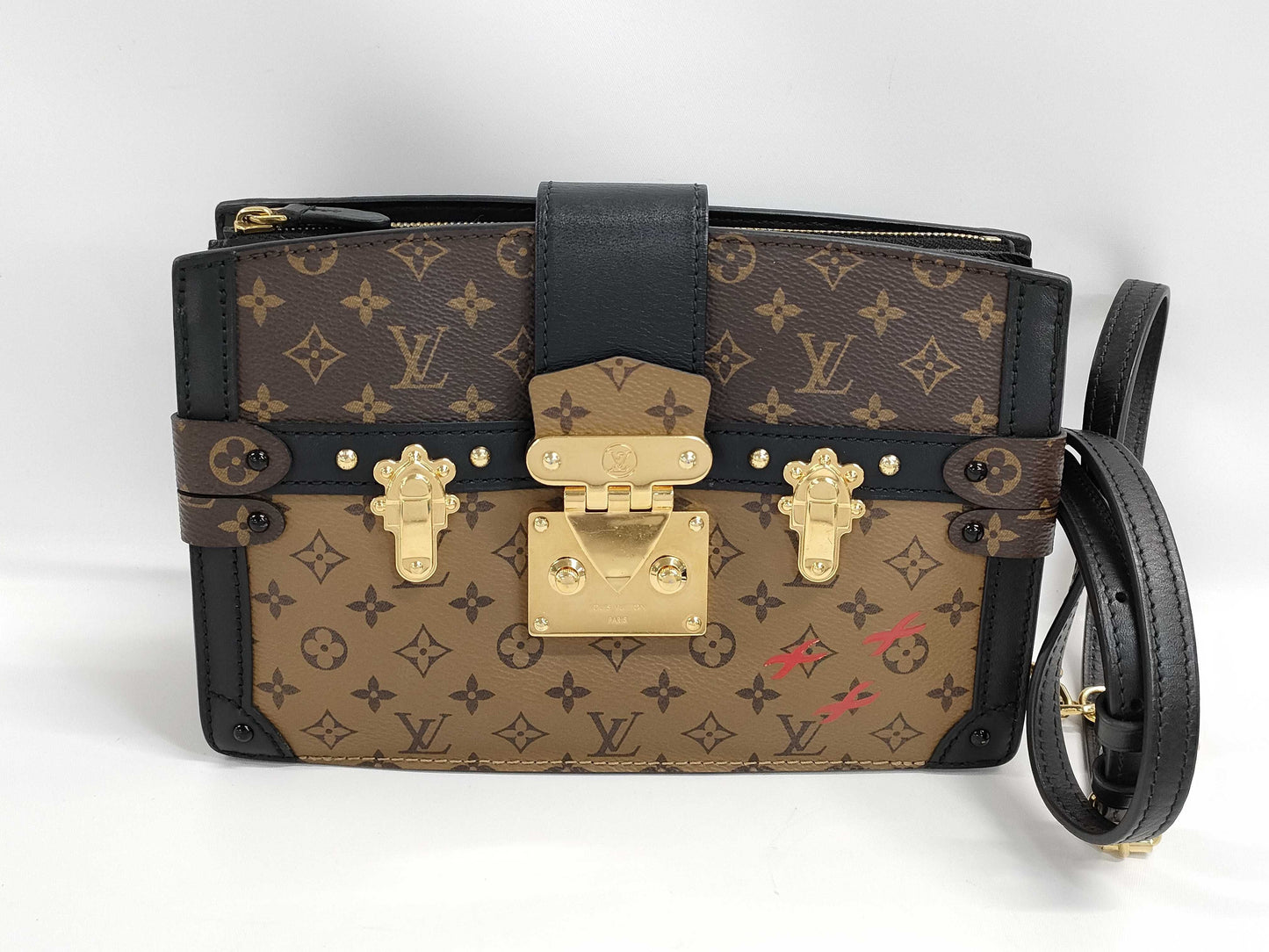 LOUIS VUITTON Chain Shoulder Bag