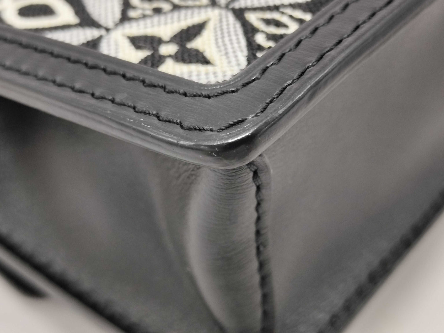 LOUIS VUITTON Chain Shoulder Bag