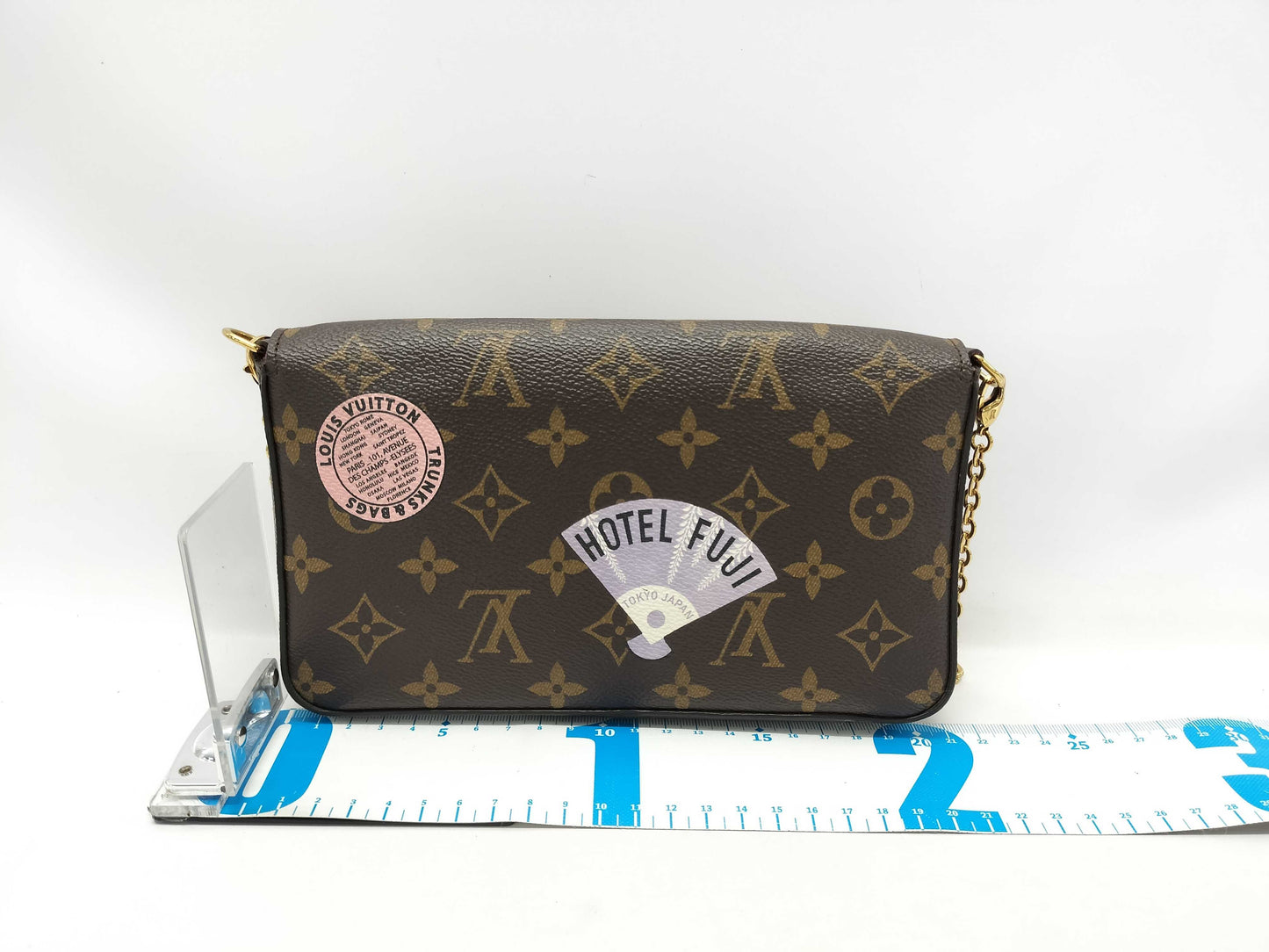 LOUIS VUITTON Chain Shoulder Bag