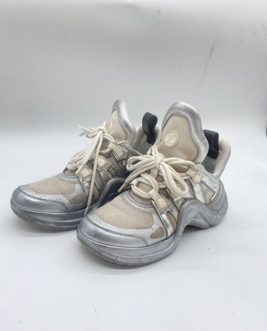 LOUIS VUITTON GO1108 size 37 sneakers