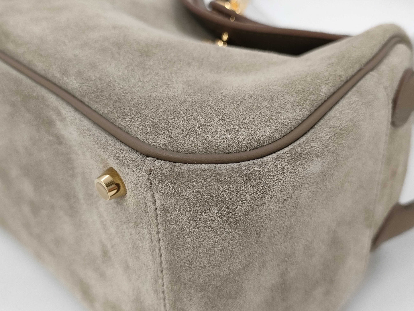 HERMES Lindy Mini W Stamp Grizzly Etoupe Gold Hardware Shoulder Bag