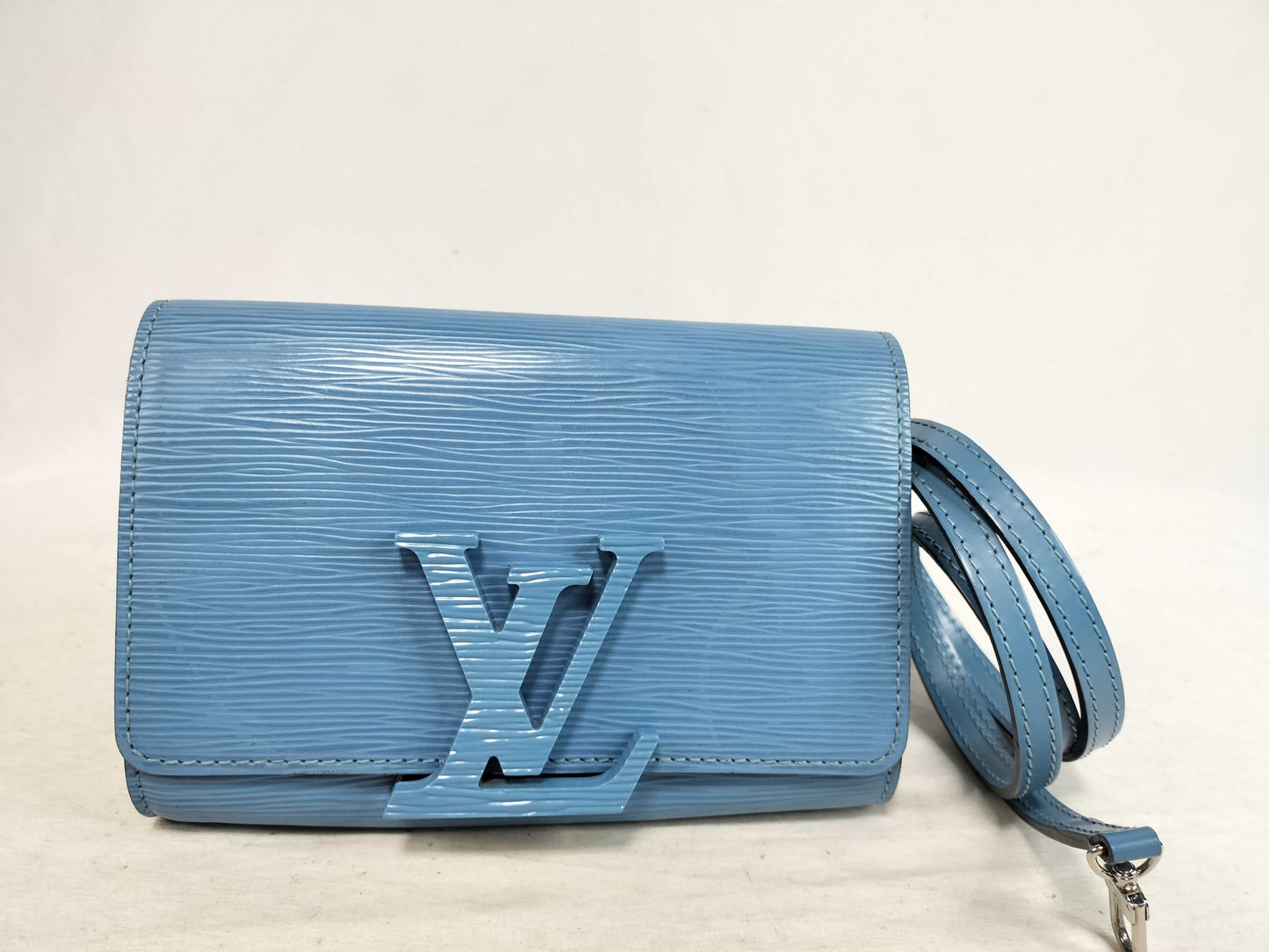 LOUIS VUITTON Epi Louis Vuitton Epi Pochette Louise Shoulder Bag