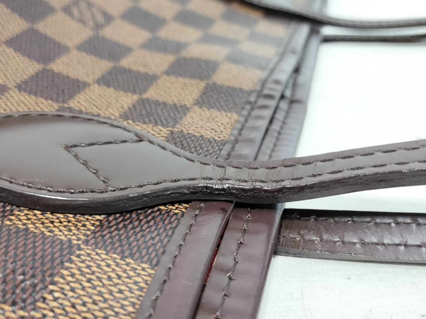 LOUIS VUITTON Damier Neverfull MM Shoulder Bag