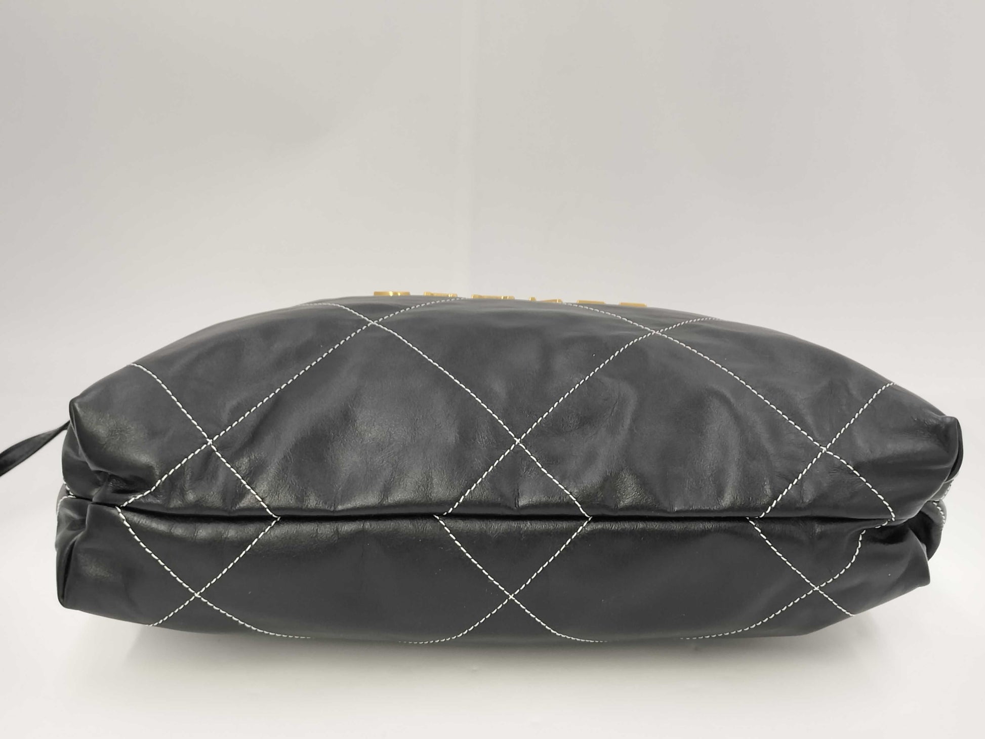 CHANEL Chanel 22 Black Shoulder Bag