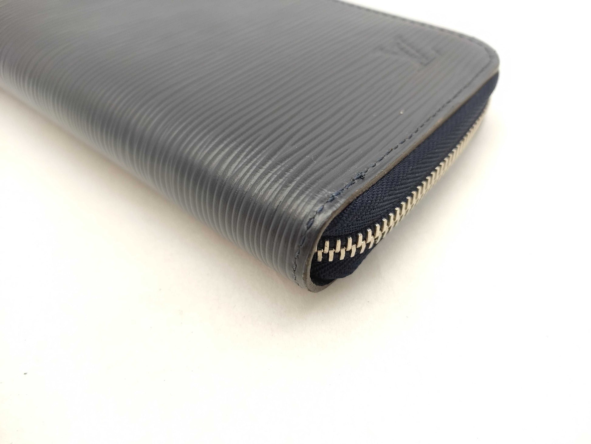 LOUIS VUITTON Epi Zippy Wallet Vertical M61828 CA4157 Wallet