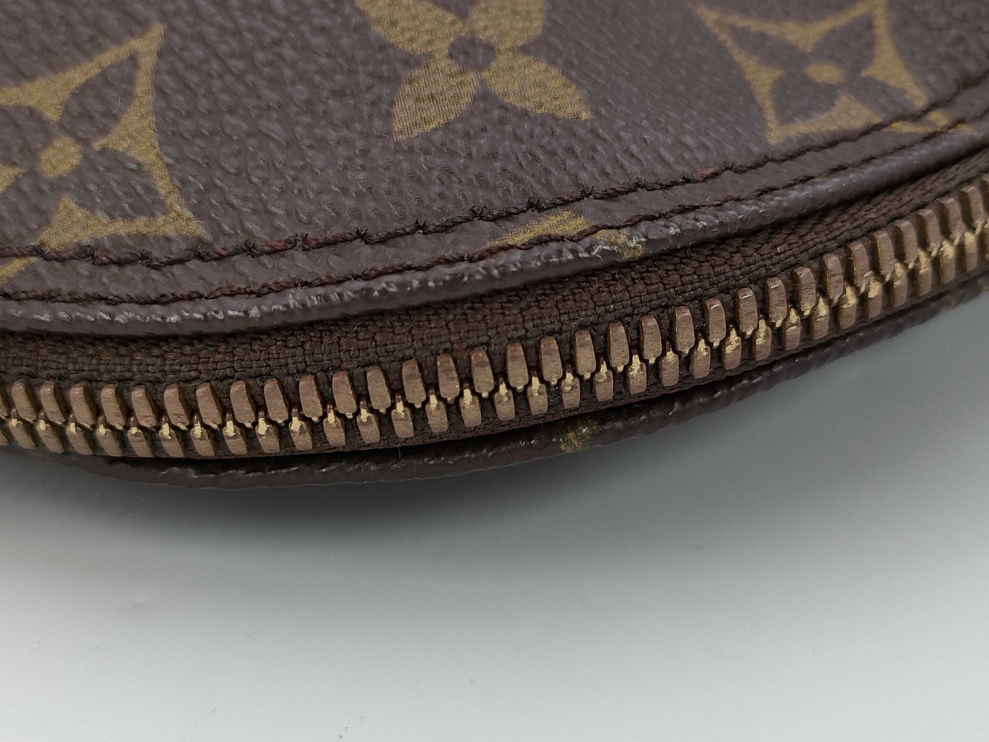 LOUIS VUITTON LOUIS VUITTON Monogram Louis Vuitton Alma Handbag Bag