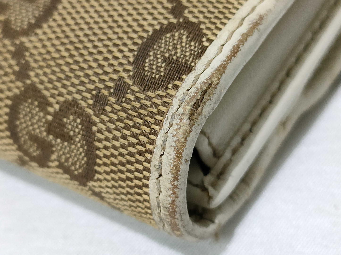 GUCCI GG Canvas Long Wallet with Heart Pattern