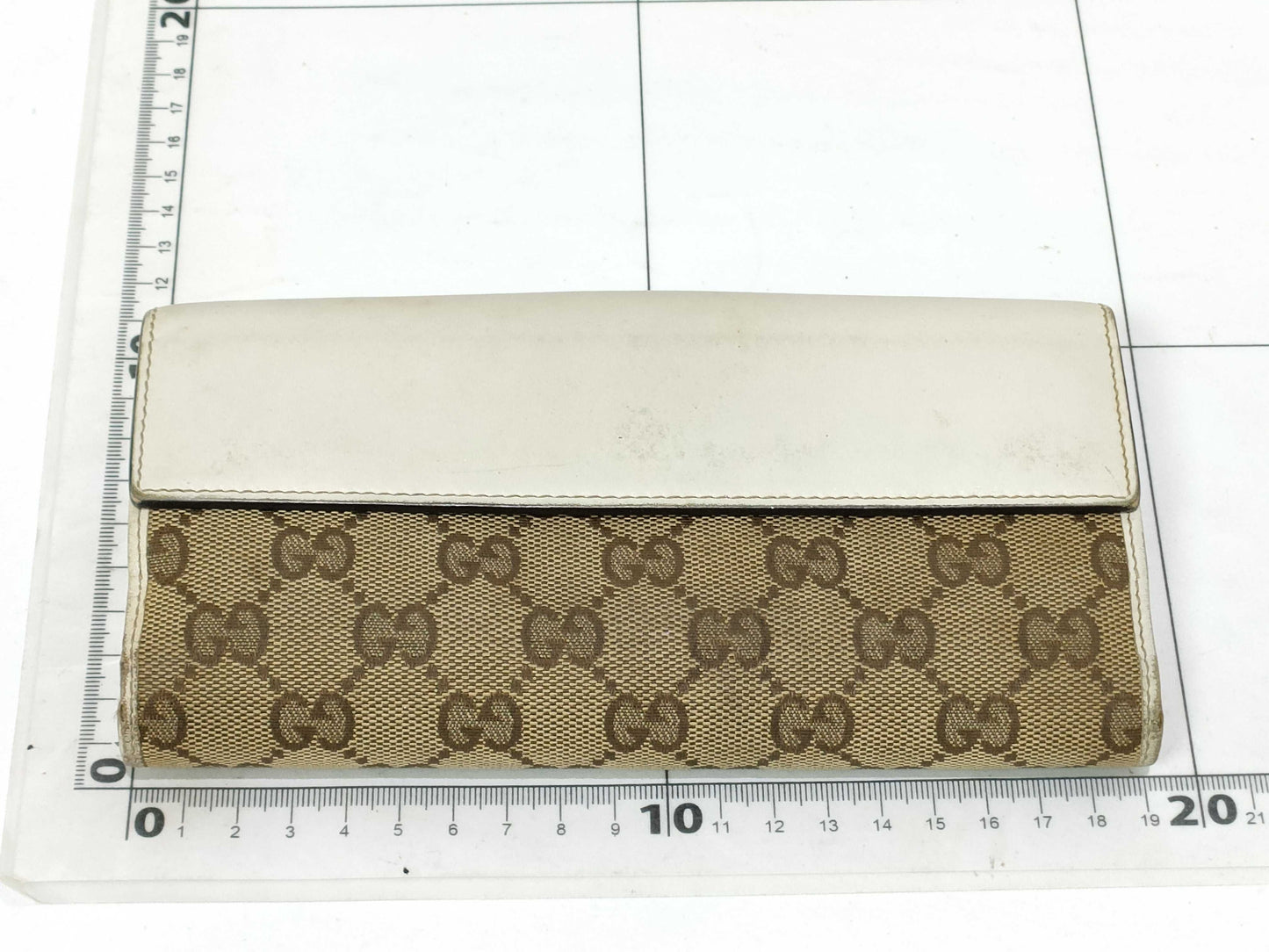 GUCCI GG Canvas Long Wallet with Heart Pattern