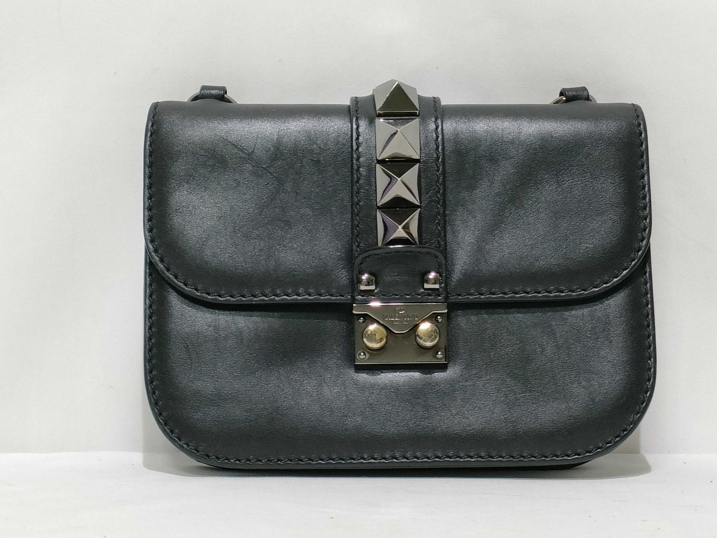 VALENTINO ID - Valentino Garavani Leather Small Glam Lock Shoulderbag 20cm SHW Shoulder Bag