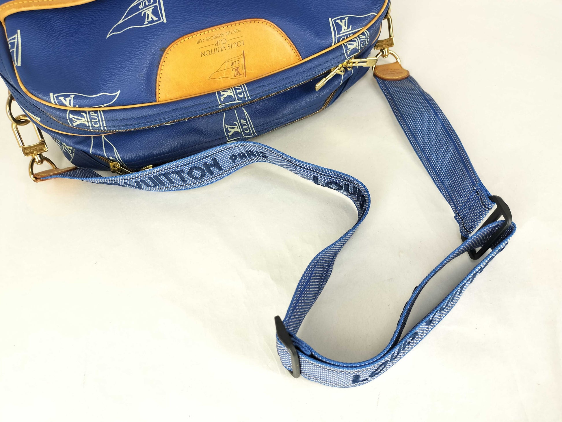 LOUIS VUITTON Louis Vuitton Cup Vuitton LV Cup Sackcows M80008 Shoulder Bag