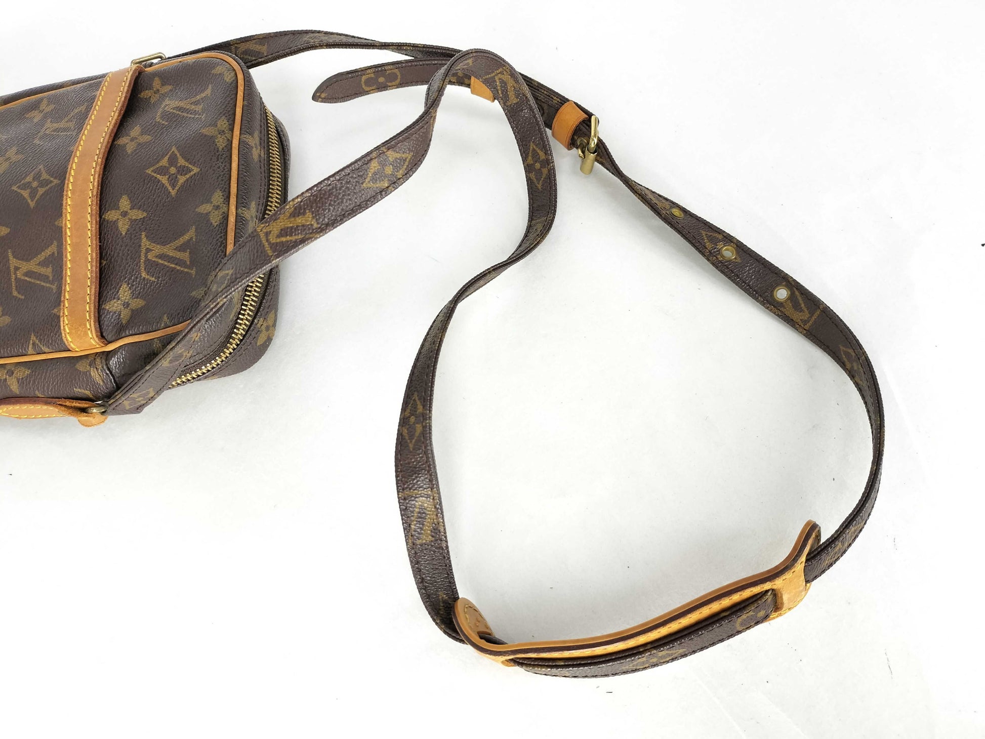 LOUIS VUITTON Monogram Vuitton Monogram Amazon M45236 AR0090 Outer Pocket Mold Shoulder Bag