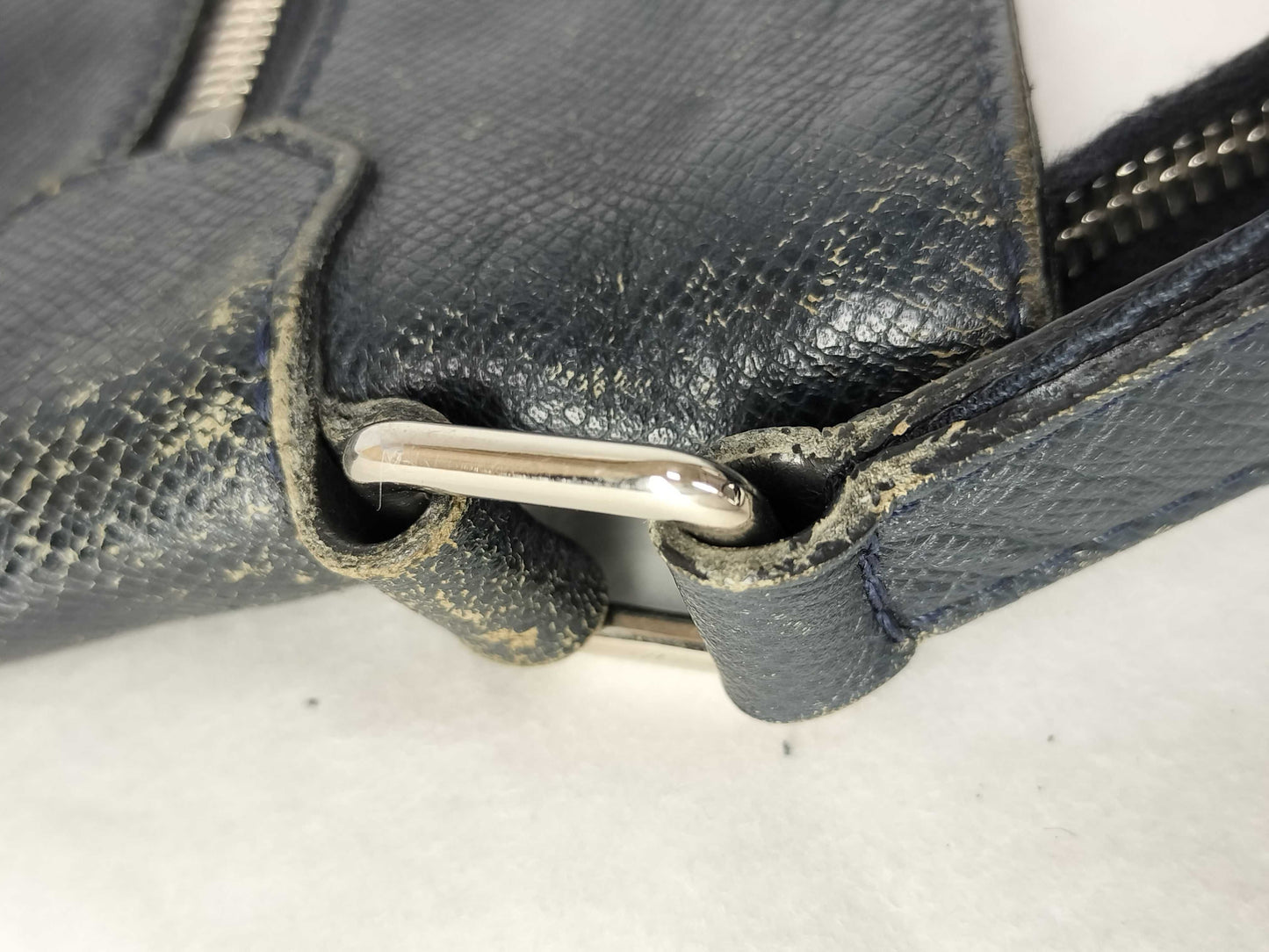 LOUIS VUITTON Taiga Vuitton Taiga Sasha M32630 Shoulder Bag