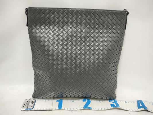 BOTTEGA VENETA Intrecciato Messenger Leather Shoulder bag Black Shoulder Bag