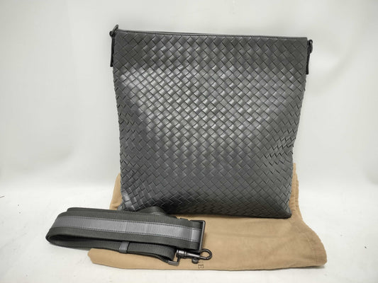 BOTTEGA VENETA Intrecciato Messenger Leather Shoulder bag Black Shoulder Bag