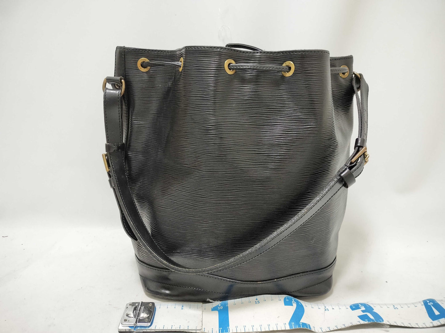 LOUIS VUITTON Epi Vuitton Epi Petit Noe M59012 Serial Blush Black Shoulder Bag