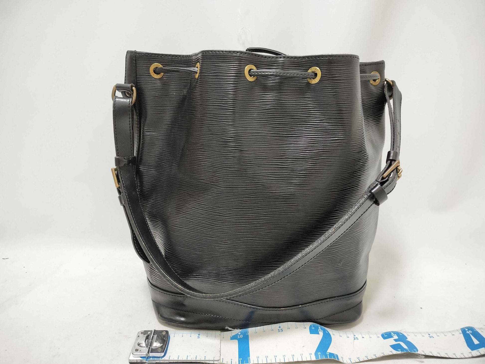 LOUIS VUITTON Epi Vuitton Epi Petit Noe M59012 Serial Blush Black Shoulder Bag