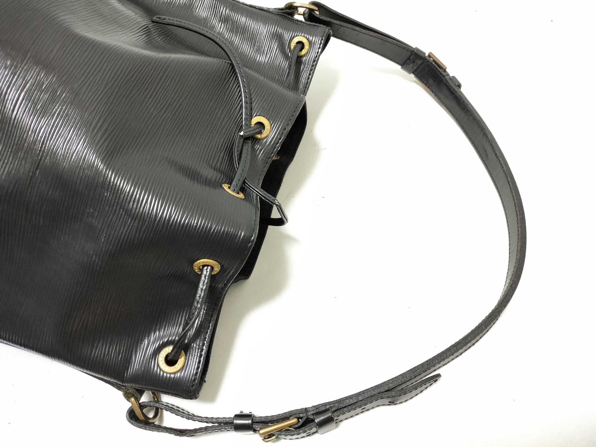 LOUIS VUITTON Epi Vuitton Epi Petit Noe M59012 Serial Blush Black Shoulder Bag