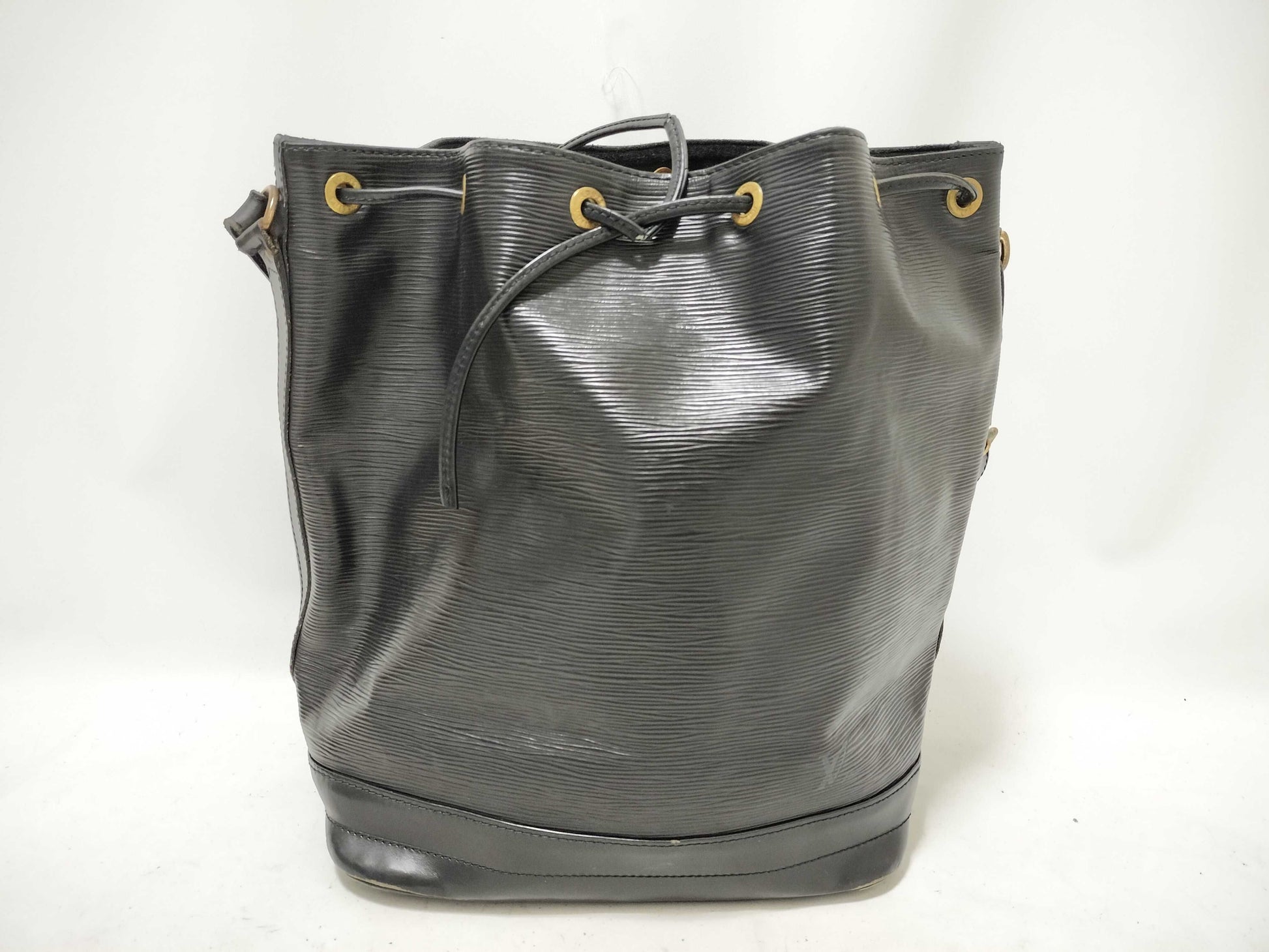 LOUIS VUITTON Epi Vuitton Epi Petit Noe M59012 Serial Blush Black Shoulder Bag
