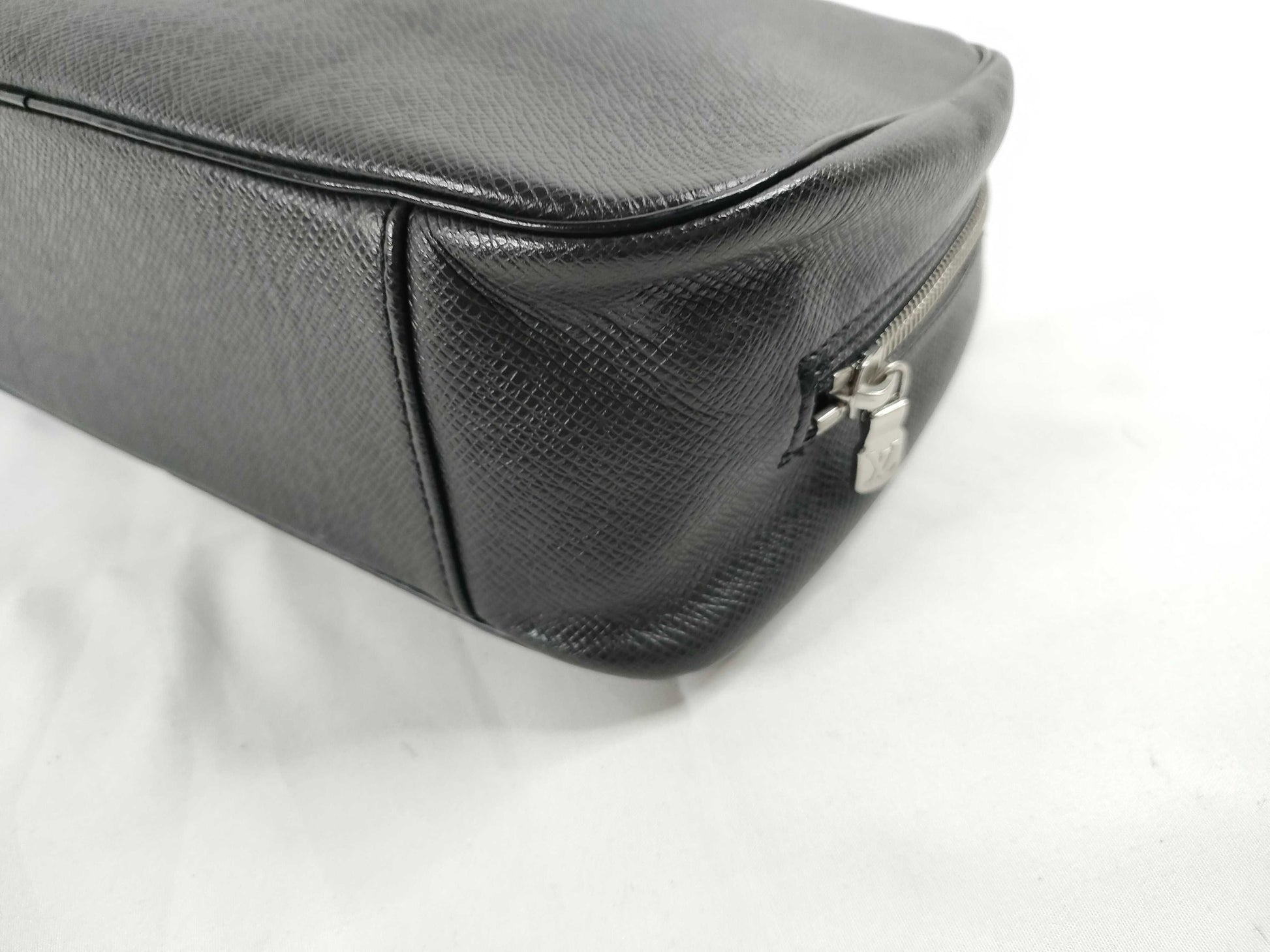 LOUIS VUITTON Taiga Vuitton Taiga Truth Towette GM M30212 CA1004 Second Bag