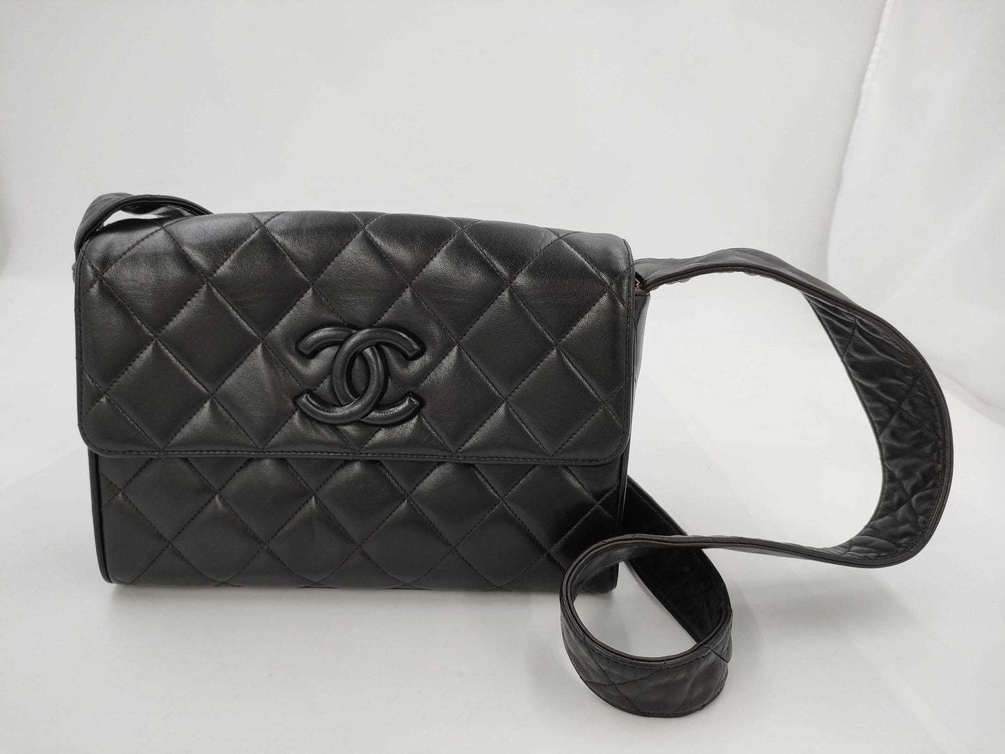 CHANEL Lamb Matelasse Shoulder Bag with Seal