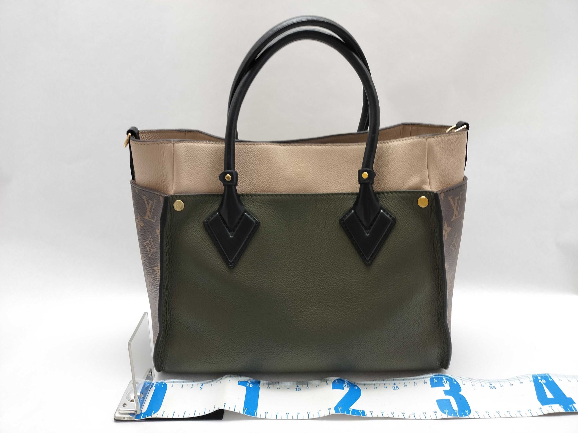 LOUIS VUITTON Louis Vuitton On My Side Shoulder Bag